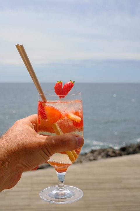 Lillet-Berry-Cocktail trinken
